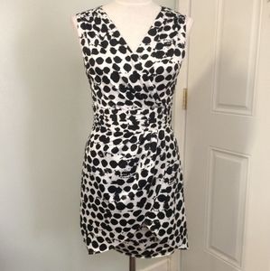 🛍 4 for $20 H&M black and white spotted faux wrap dress